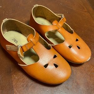 Zara baby beautiful faux leather size 25